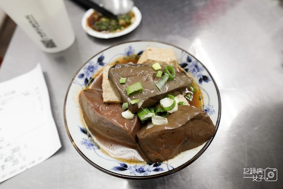 11信義區老邱原汁牛肉麵豆漿喝到飽涮牛肉麵牛雜飯麻辣鴨血.jpg 11信義區老邱原汁牛肉麵豆漿喝到飽涮牛肉麵牛雜飯麻辣鴨血.jpg