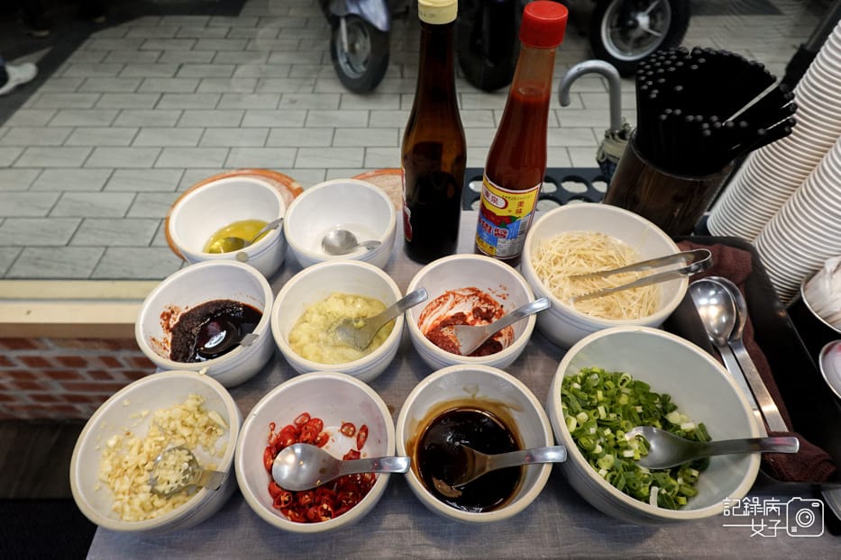 6信義區老邱牛肉麵豆漿紅茶喝到飽自助吧花椒油.jpg 6信義區老邱牛肉麵豆漿紅茶喝到飽自助吧花椒油.jpg