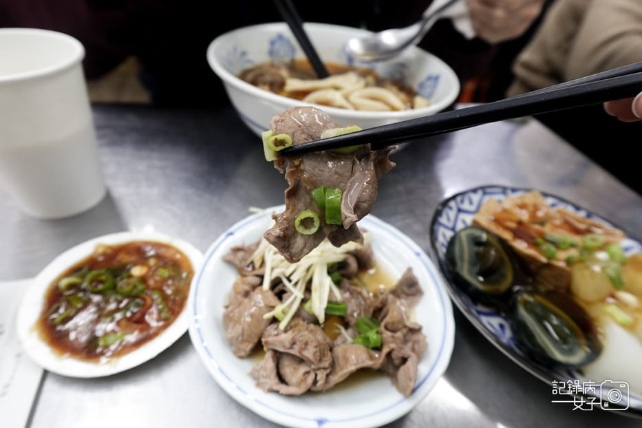 25信義區老邱牛肉麵豆漿紅茶喝到飽蒜蓉豬心限量滷味小菜.jpg 25信義區老邱牛肉麵豆漿紅茶喝到飽蒜蓉豬心限量滷味小菜.jpg