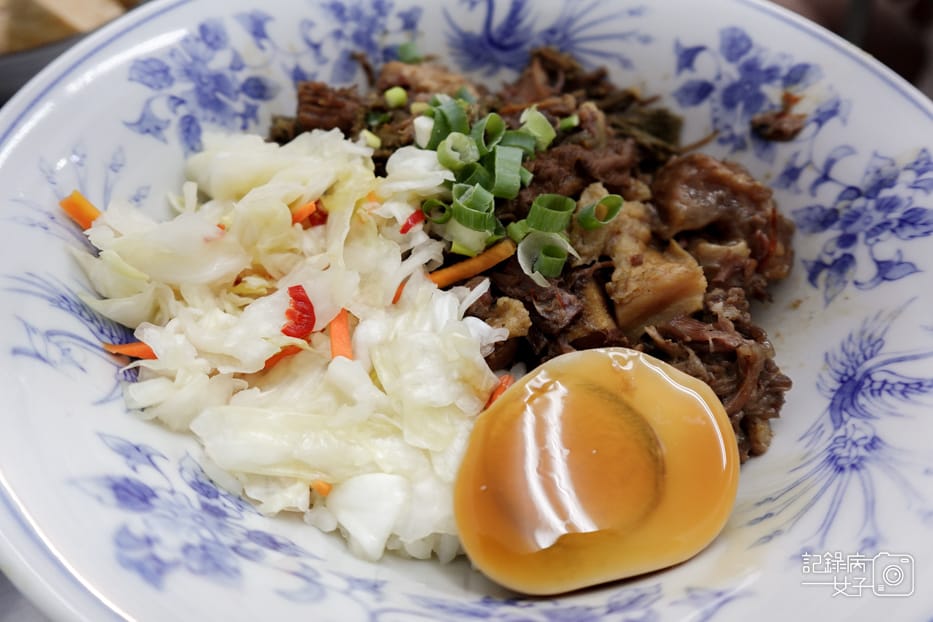 9信義區老邱原汁牛肉麵豆漿喝到飽涮牛肉麵牛雜飯麻辣鴨血.jpg 9信義區老邱原汁牛肉麵豆漿喝到飽涮牛肉麵牛雜飯麻辣鴨血.jpg