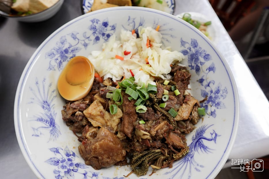 7信義區老邱原汁牛肉麵豆漿喝到飽涮牛肉麵牛雜飯麻辣鴨血.jpg 7信義區老邱原汁牛肉麵豆漿喝到飽涮牛肉麵牛雜飯麻辣鴨血.jpg
