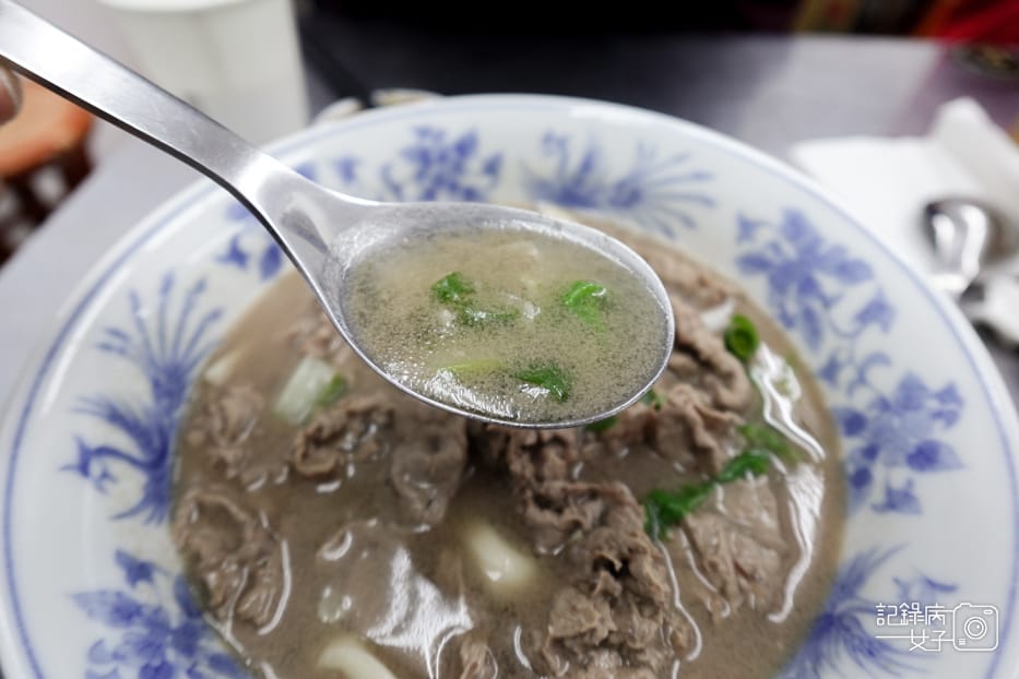 3信義區老邱原汁牛肉麵豆漿喝到飽涮牛肉麵牛雜飯麻辣鴨血.jpg 3信義區老邱原汁牛肉麵豆漿喝到飽涮牛肉麵牛雜飯麻辣鴨血.jpg
