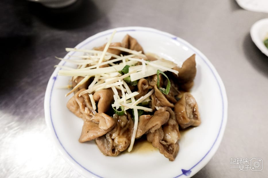 41信義區老邱牛肉麵豆漿紅茶喝到飽大腸滷味.jpg 41信義區老邱牛肉麵豆漿紅茶喝到飽大腸滷味.jpg