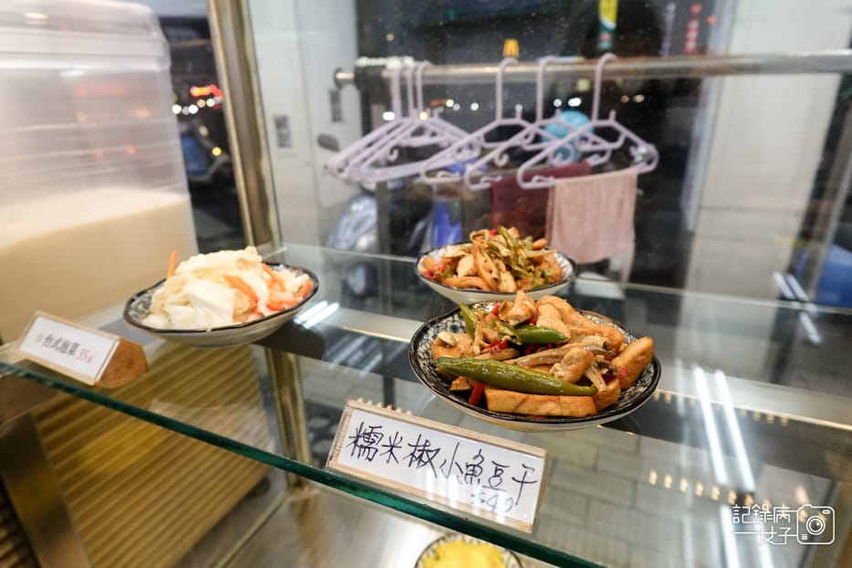 12信義區老邱牛肉麵菜單價位豆漿紅茶喝到飽.jpg 12信義區老邱牛肉麵菜單價位豆漿紅茶喝到飽.jpg