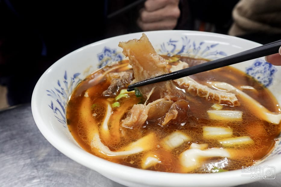 22信義區老邱牛肉麵豆漿紅茶喝到飽紅燒牛三寶清燉牛肉湯.jpg 22信義區老邱牛肉麵豆漿紅茶喝到飽紅燒牛三寶清燉牛肉湯.jpg