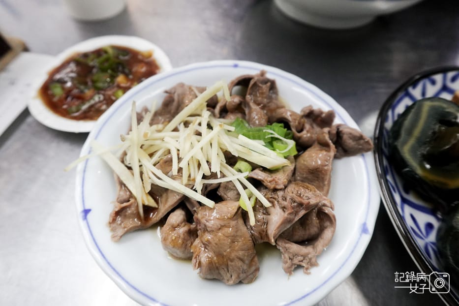 23信義區老邱牛肉麵豆漿紅茶喝到飽蒜蓉豬心限量滷味小菜.jpg 23信義區老邱牛肉麵豆漿紅茶喝到飽蒜蓉豬心限量滷味小菜.jpg