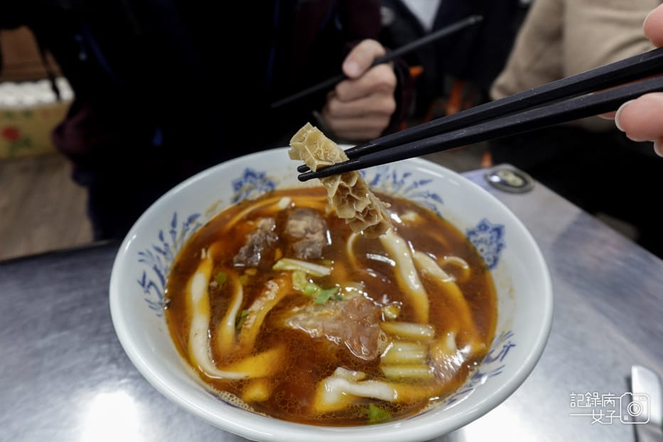 21信義區老邱牛肉麵豆漿紅茶喝到飽紅燒牛三寶清燉牛肉湯.jpg 21信義區老邱牛肉麵豆漿紅茶喝到飽紅燒牛三寶清燉牛肉湯.jpg