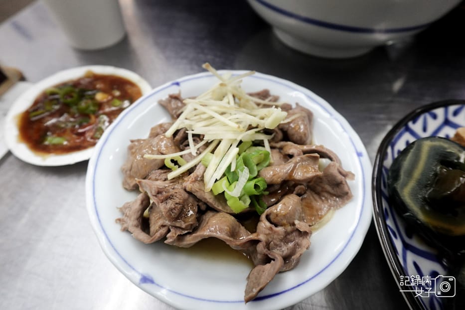 24信義區老邱牛肉麵豆漿紅茶喝到飽蒜蓉豬心限量滷味小菜.jpg 24信義區老邱牛肉麵豆漿紅茶喝到飽蒜蓉豬心限量滷味小菜.jpg