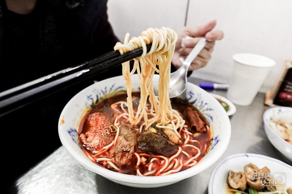 34信義區老邱牛肉麵麻辣牛三寶豆漿喝到飽.jpg 34信義區老邱牛肉麵麻辣牛三寶豆漿喝到飽.jpg