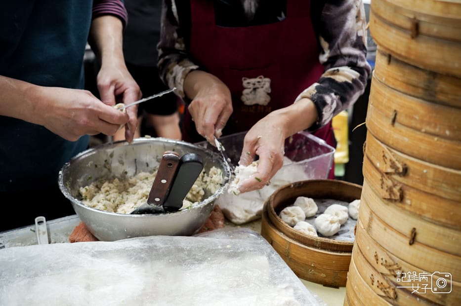 7三重早餐美食順昌鮮肉小籠包皮厚多汁小籠包肉鬆蛋餅.jpg