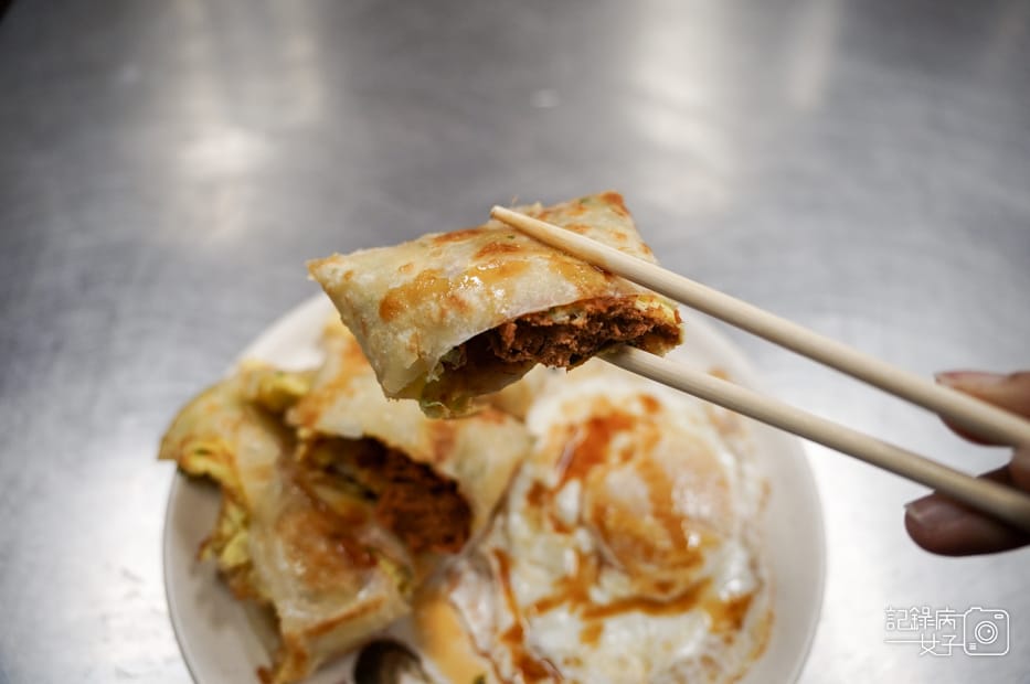 16三重早餐美食順昌鮮肉小籠包皮厚多汁小籠包肉鬆蛋餅.jpg