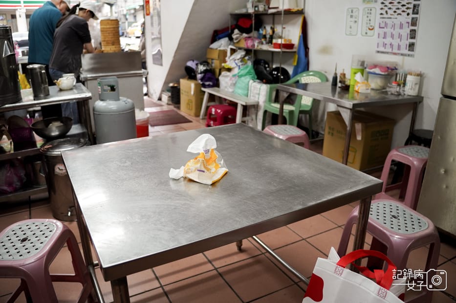 10三重早餐美食順昌鮮肉小籠包皮厚多汁小籠包肉鬆蛋餅.jpg