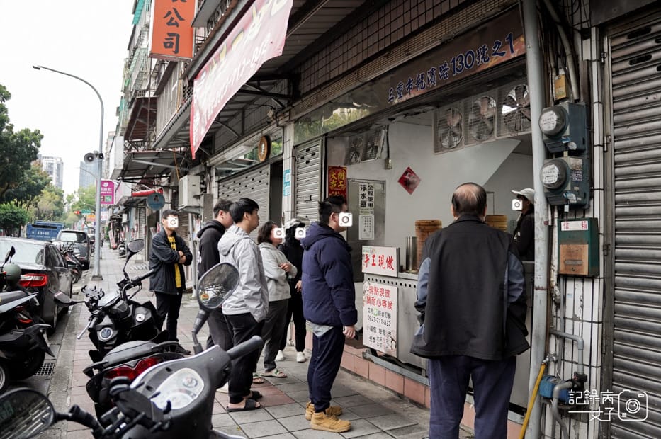 2三重早餐美食順昌鮮肉小籠包皮厚多汁小籠包肉鬆蛋餅.jpg