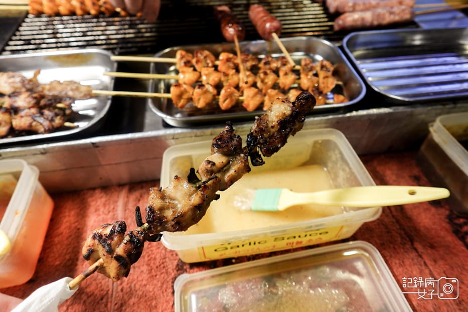 39台北臨江街夜市瑪拉桑原住民山豬肉香腸烤山雞肉串.jpg