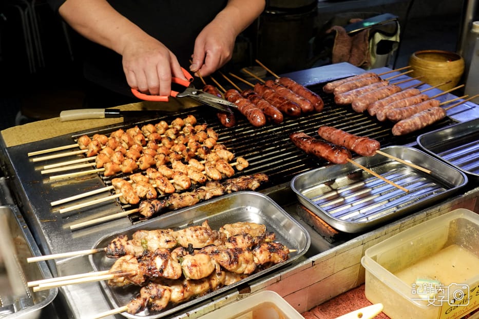 35台北臨江街夜市瑪拉桑原住民山豬肉香腸烤山雞肉串.jpg