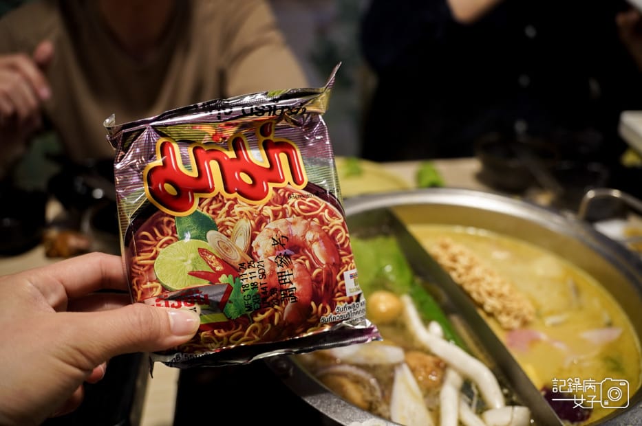 20藍象廷泰式火鍋吃到飽打拋肉飯咖哩香米飯公仔麵.jpg