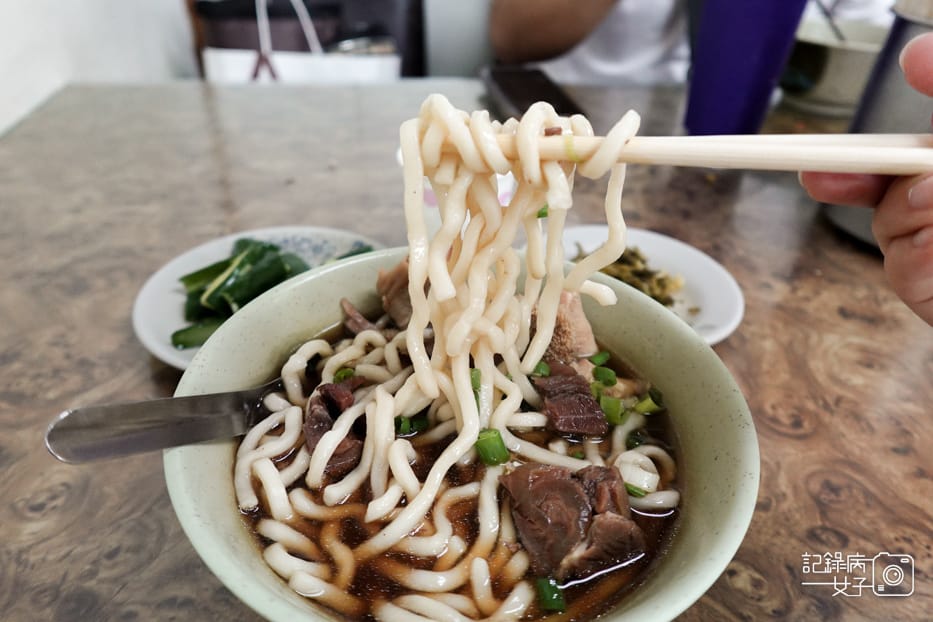 15萬華洛陽富宏牛肉麵24小時營業牛肉麵牛油飲品無限暢飲.jpg 15萬華洛陽富宏牛肉麵24小時營業牛肉麵牛油飲品無限暢飲.jpg