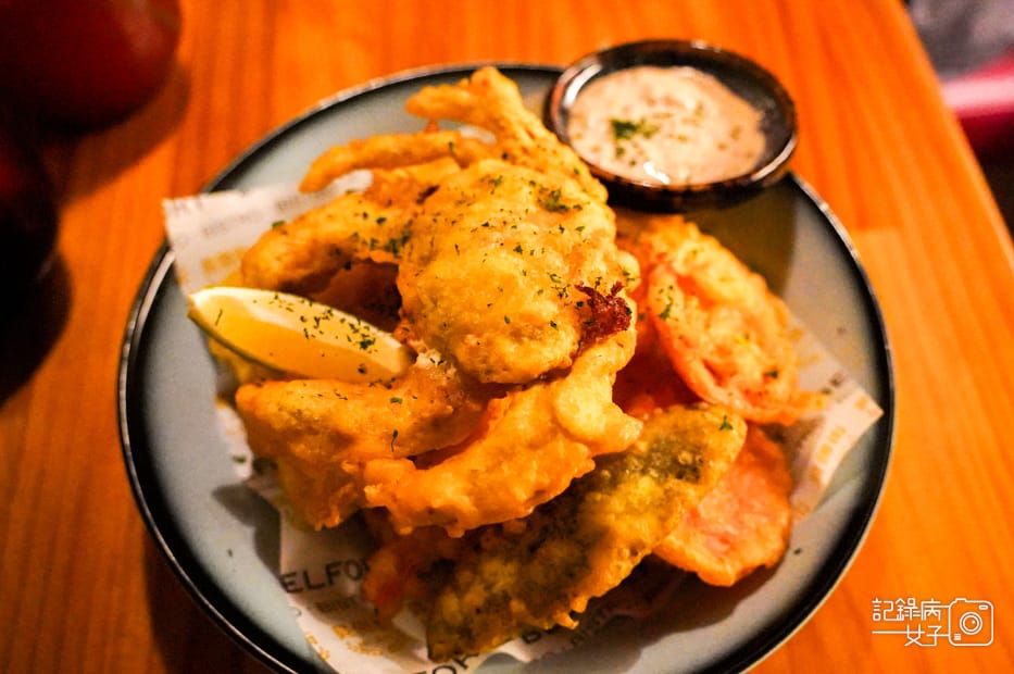20貝佛街餐酒坊漁伕的炸物拼盤凱薩炸雞焗烤茄.jpg