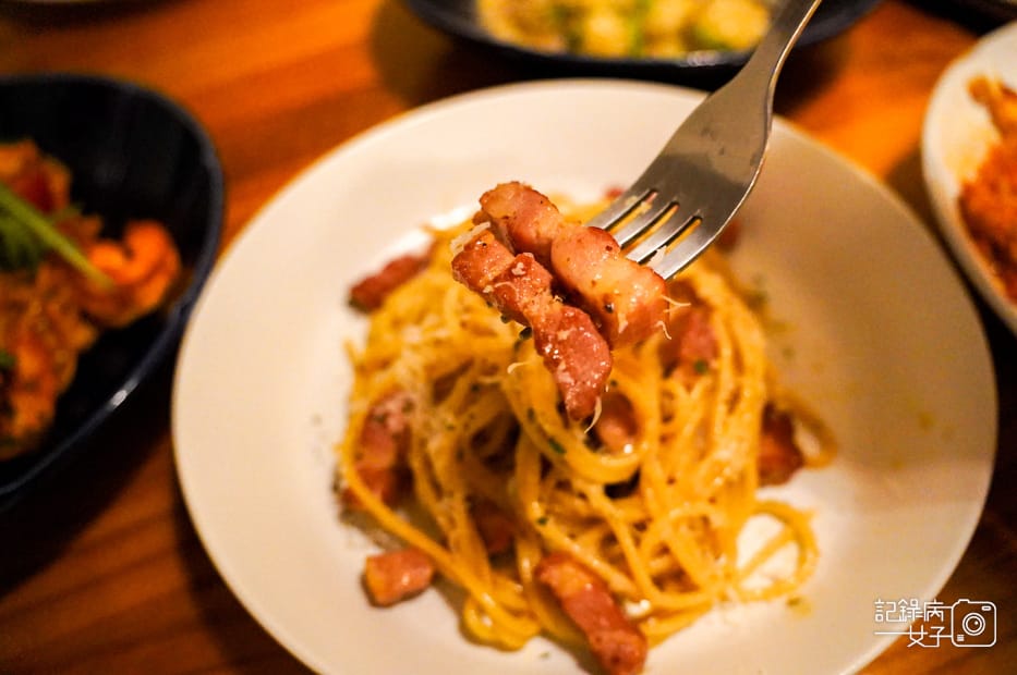 44貝佛街餐酒館Belfort Bistro厚切培根培根蛋奶義大利麵.jpg