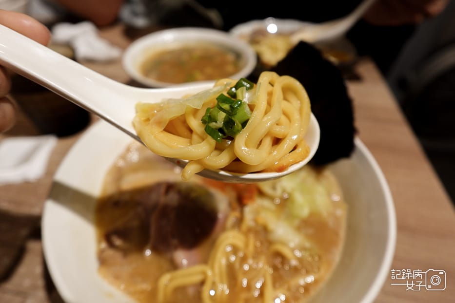 9台北士林夜市美食百八龍拉麵豚骨柚香沾麵豚骨激辛拉麵免費加麵.jpg 9台北士林夜市美食百八龍拉麵豚骨柚香沾麵豚骨激辛拉麵免費加麵.jpg