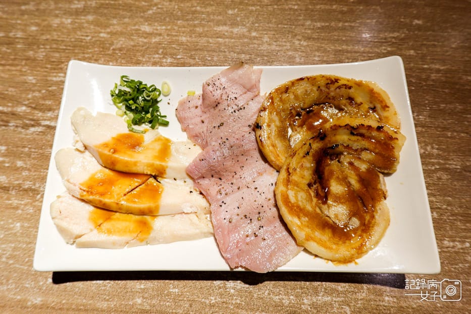 30士林夜市百八龍拉麵綜合叉燒拼盤豬叉燒雞叉燒.jpg 30士林夜市百八龍拉麵綜合叉燒拼盤豬叉燒雞叉燒.jpg