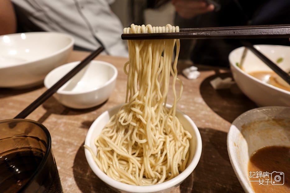 10台北士林夜市美食百八龍拉麵豚骨柚香沾麵豚骨激辛拉麵免費加麵.jpg 10台北士林夜市美食百八龍拉麵豚骨柚香沾麵豚骨激辛拉麵免費加麵.jpg