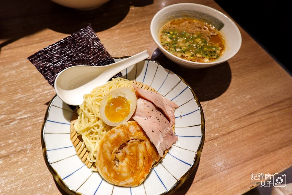 18士林夜市百八龍拉麵人氣濃厚豚骨柚香沾麵干貝雞湯拉麵.jpg 18士林夜市百八龍拉麵人氣濃厚豚骨柚香沾麵干貝雞湯拉麵.jpg