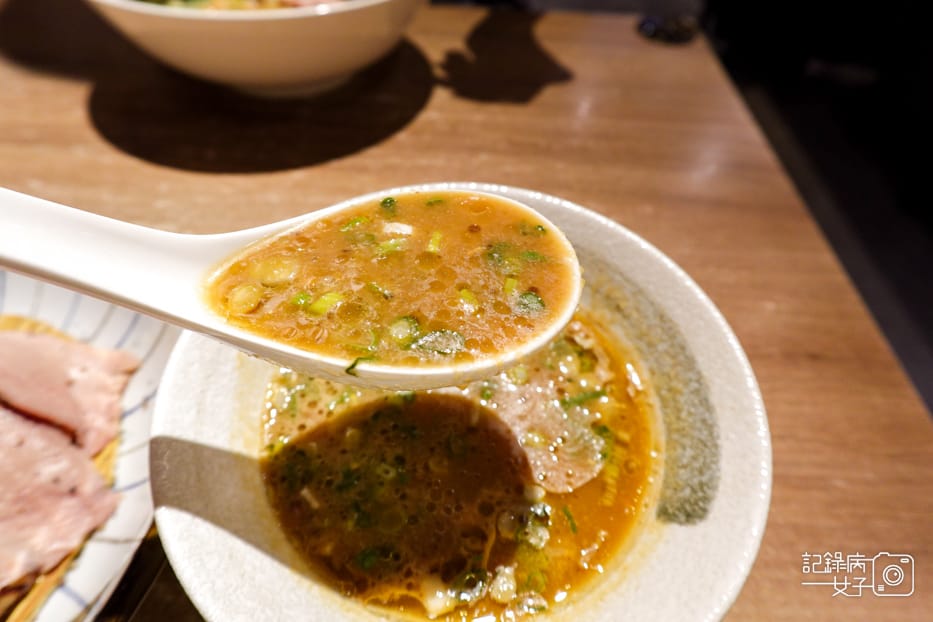 21士林夜市百八龍拉麵人氣濃厚豚骨柚香沾麵干貝雞湯拉麵.jpg 21士林夜市百八龍拉麵人氣濃厚豚骨柚香沾麵干貝雞湯拉麵.jpg