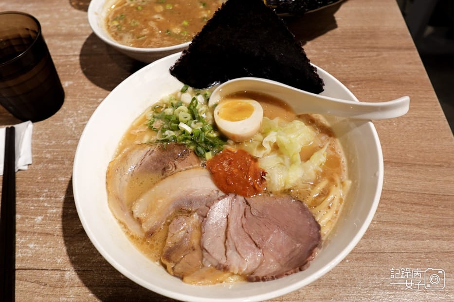 4台北士林夜市美食百八龍拉麵豚骨柚香沾麵豚骨激辛拉麵免費加麵.jpg 4台北士林夜市美食百八龍拉麵豚骨柚香沾麵豚骨激辛拉麵免費加麵.jpg