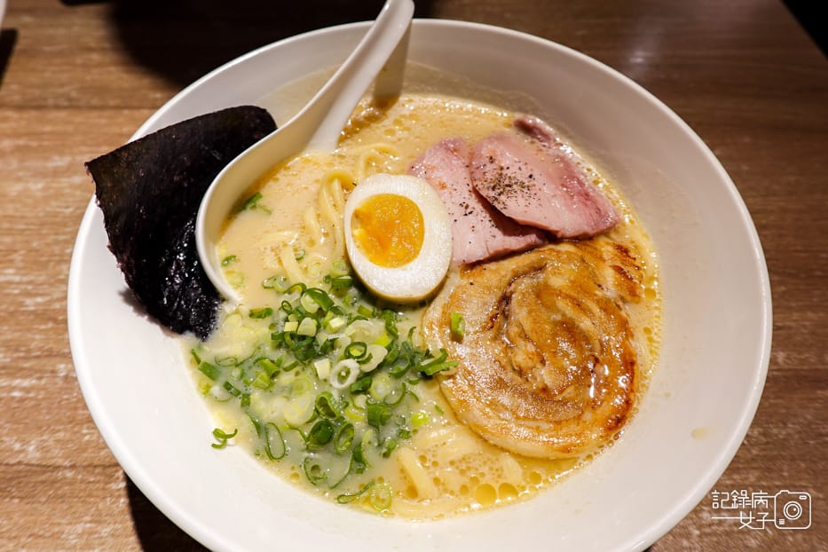 26士林夜市百八龍拉麵人氣濃厚豚骨味噌拉麵叉燒肉.jpg 26士林夜市百八龍拉麵人氣濃厚豚骨味噌拉麵叉燒肉.jpg