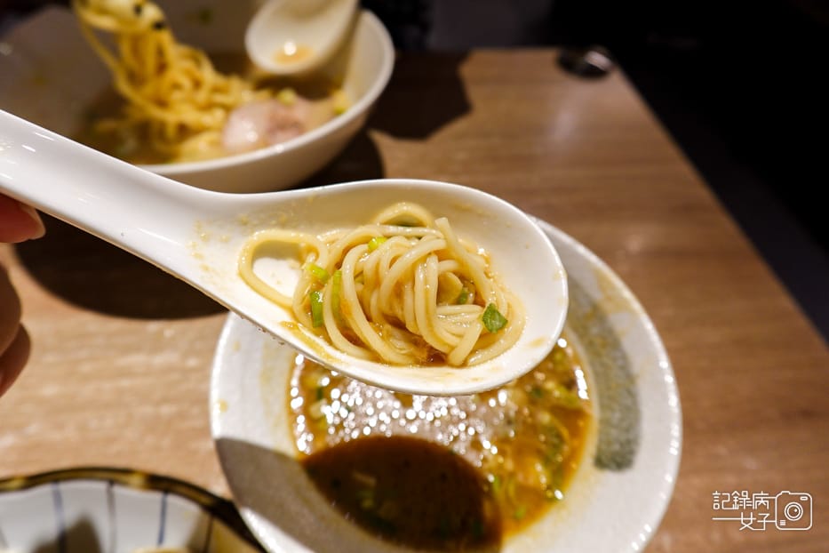 24士林夜市百八龍拉麵人氣濃厚豚骨柚香沾麵干貝雞湯拉麵.jpg 24士林夜市百八龍拉麵人氣濃厚豚骨柚香沾麵干貝雞湯拉麵.jpg