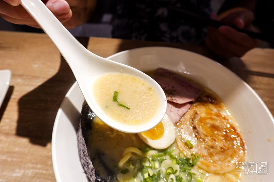 27士林夜市百八龍拉麵人氣濃厚豚骨味噌拉麵叉燒肉.jpg 27士林夜市百八龍拉麵人氣濃厚豚骨味噌拉麵叉燒肉.jpg