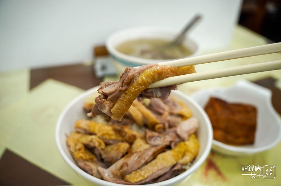 32高雄左營正宗鴨肉飯限量手工切鴨腿飯下水湯鴨珍鴨心.jpg