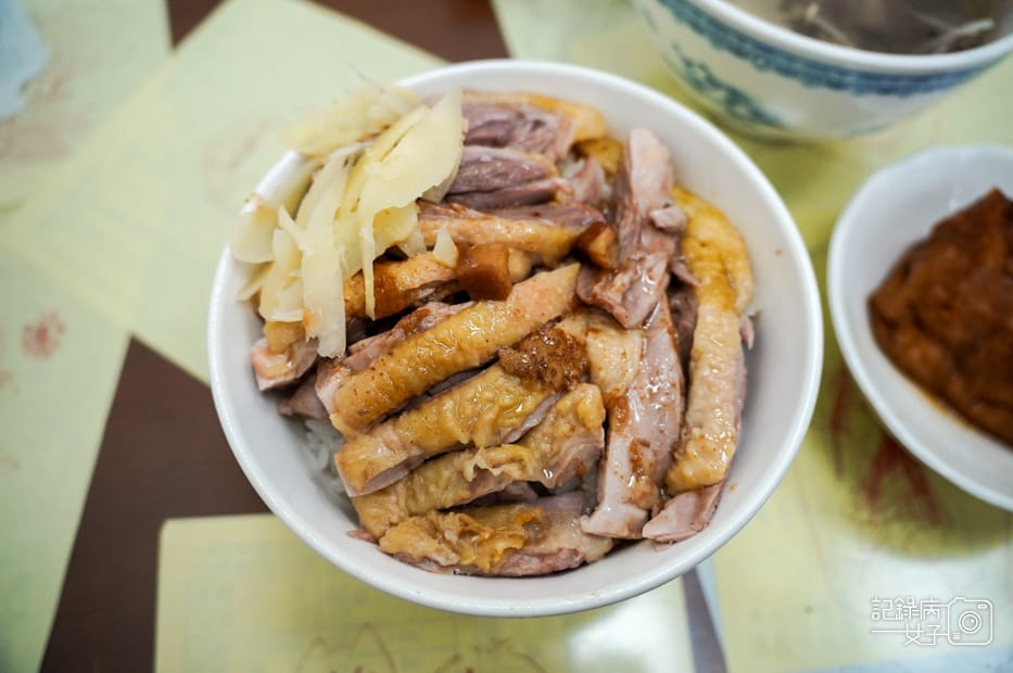 26高雄左營正宗鴨肉飯限量手工切鴨腿飯下水湯鴨珍鴨心.jpg