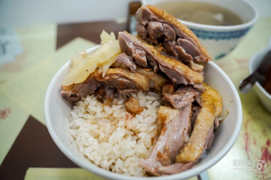 33高雄左營正宗鴨肉飯限量手工切鴨腿飯下水湯鴨珍鴨心.jpg