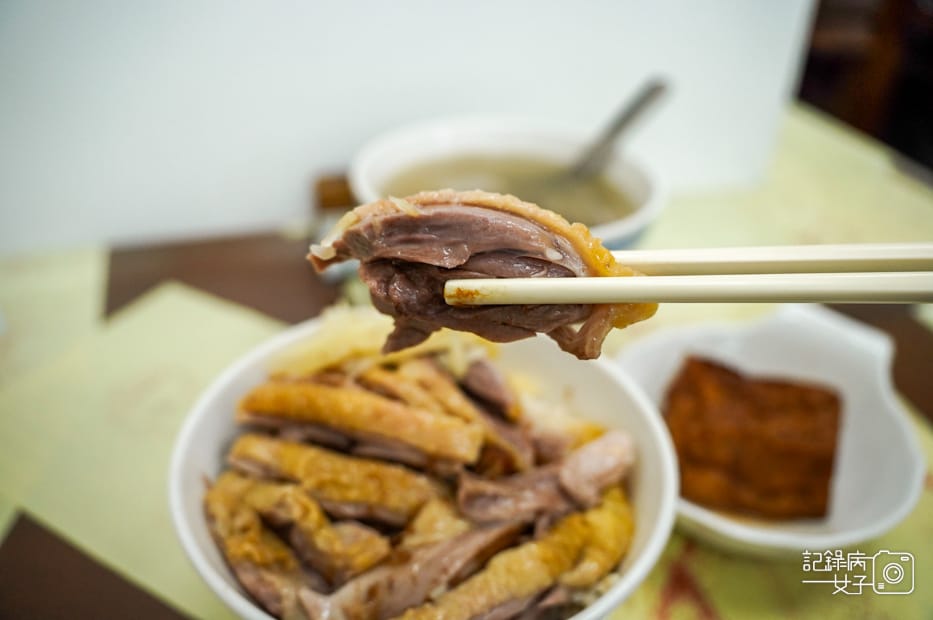 30高雄左營正宗鴨肉飯限量手工切鴨腿飯下水湯鴨珍鴨心.jpg