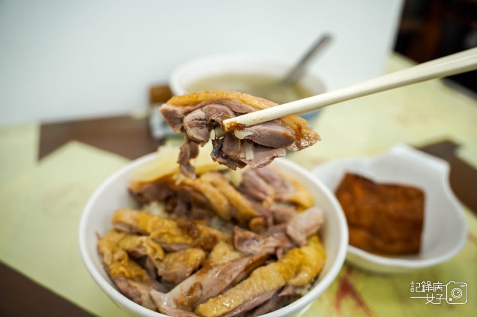 31高雄左營正宗鴨肉飯限量手工切鴨腿飯下水湯鴨珍鴨心.jpg