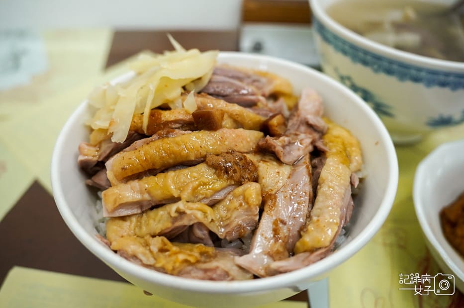 27高雄左營正宗鴨肉飯限量手工切鴨腿飯下水湯鴨珍鴨心.jpg