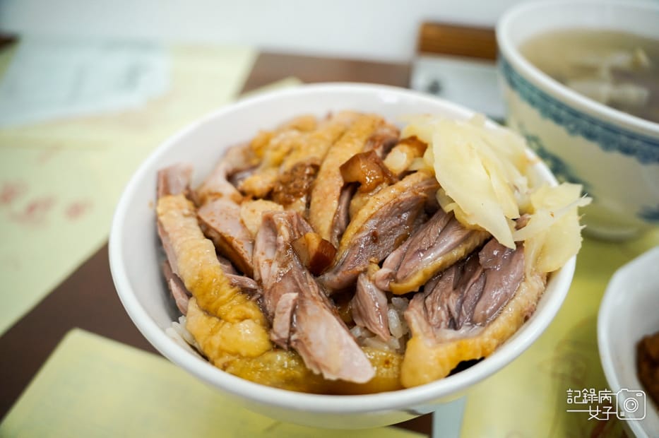 28高雄左營正宗鴨肉飯限量手工切鴨腿飯下水湯鴨珍鴨心.jpg
