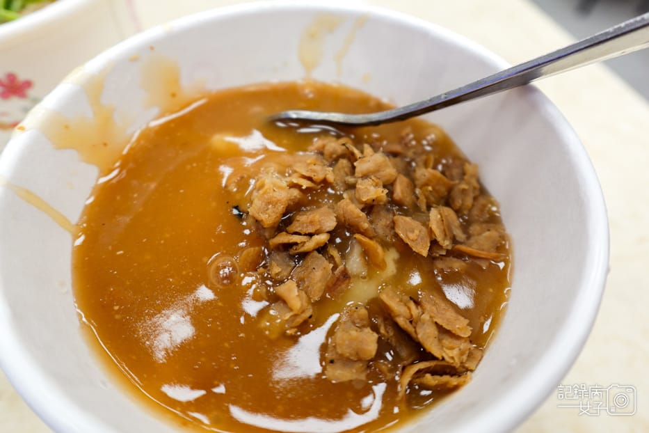 21 信義區銅板美食春來蚵仔麵線後山埤小吃大腸蚵仔綜合麵線碗粿肉粽.jpg