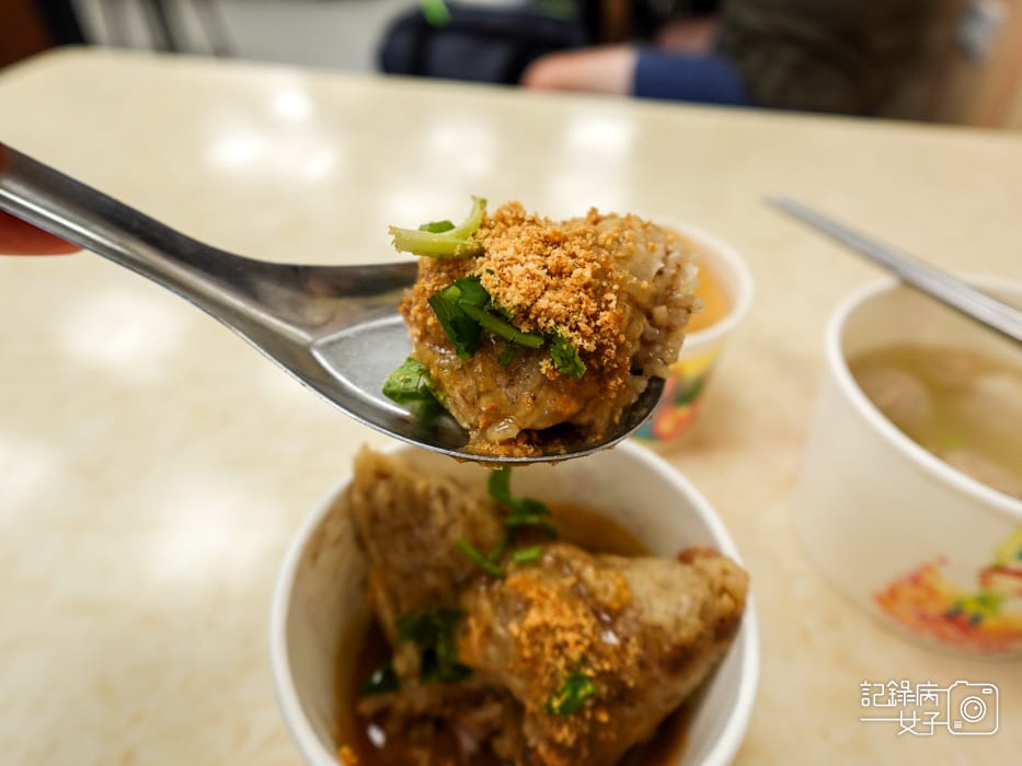 28 信義區銅板美食春來蚵仔麵線後山埤小吃大腸蚵仔綜合麵線碗粿肉粽.jpg