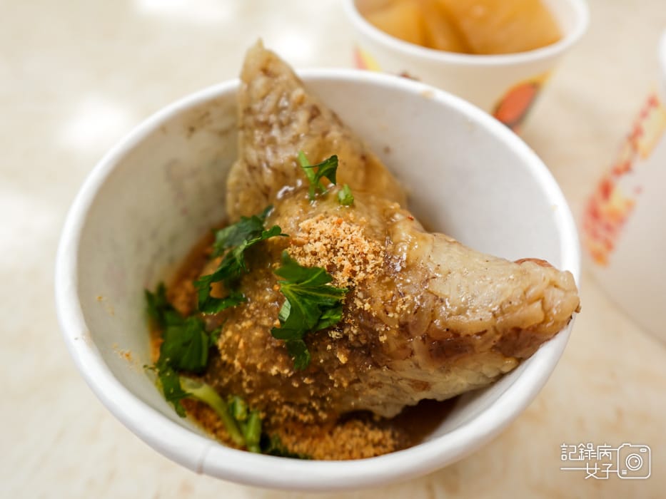 27 信義區銅板美食春來蚵仔麵線後山埤小吃大腸蚵仔綜合麵線碗粿肉粽.jpg