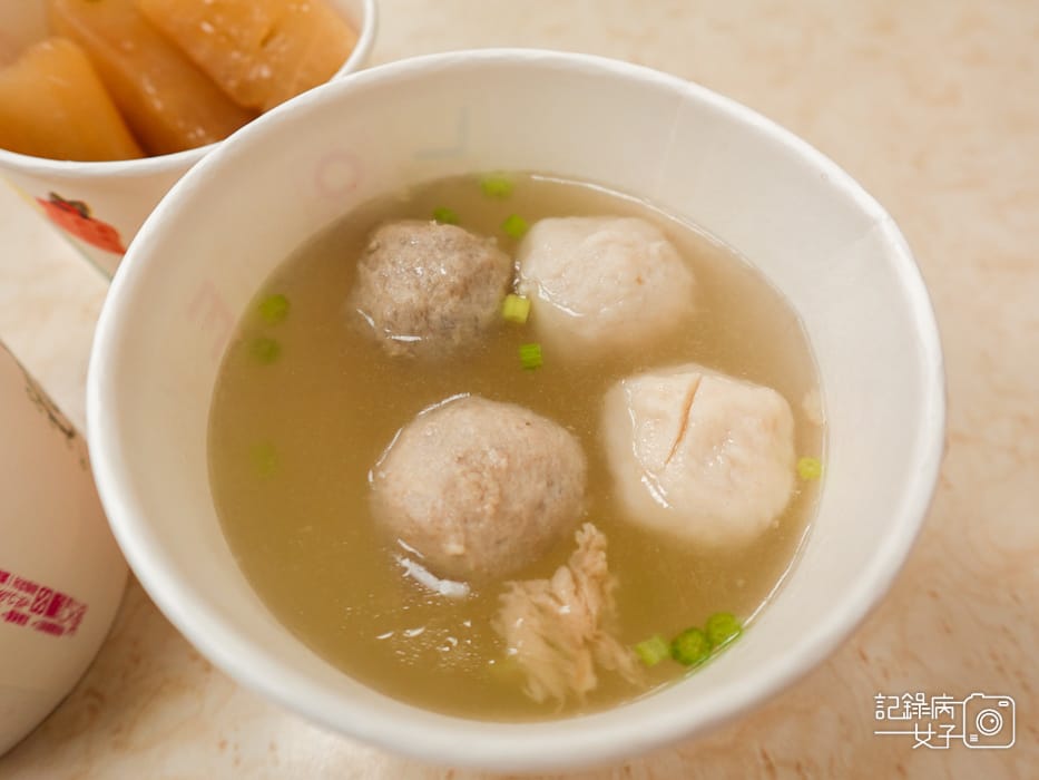 30 信義區銅板美食春來蚵仔麵線後山埤小吃大腸蚵仔綜合麵線碗粿肉粽.jpg