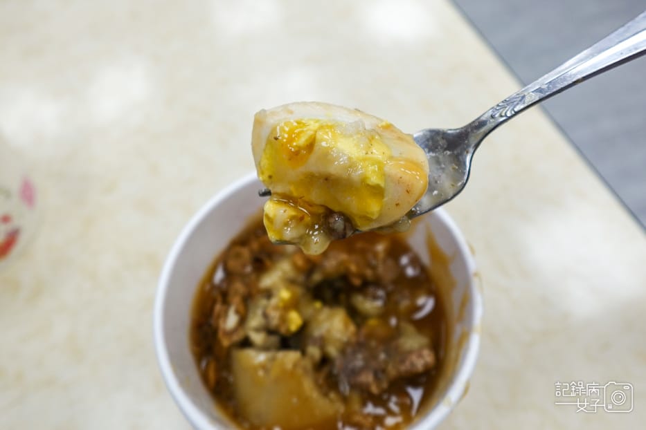 23 信義區銅板美食春來蚵仔麵線後山埤小吃大腸蚵仔綜合麵線碗粿肉粽.jpg