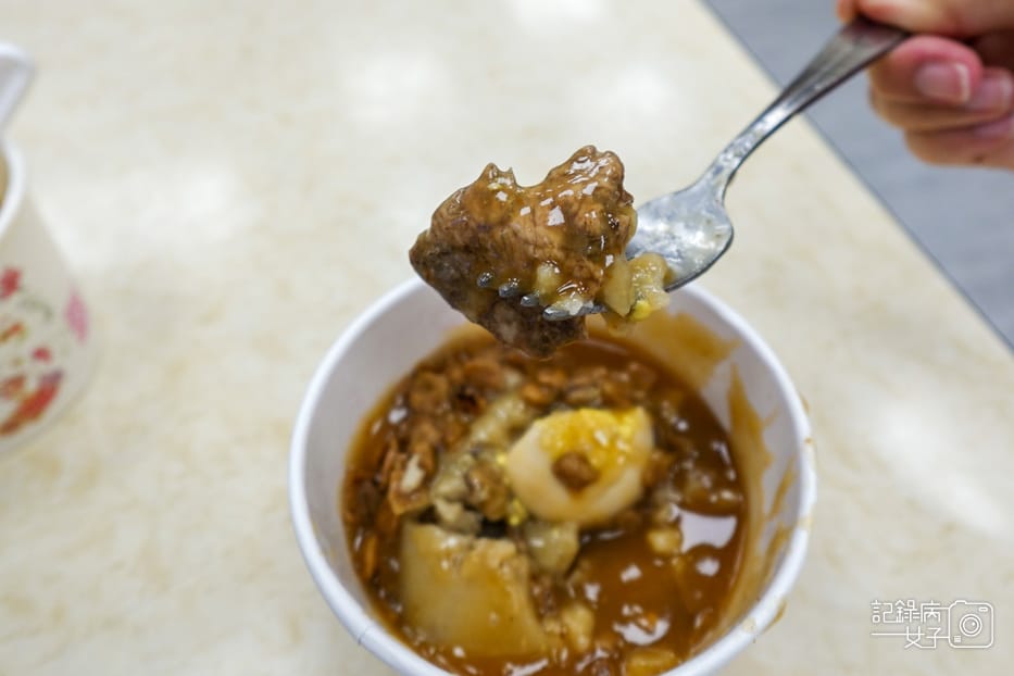 24 信義區銅板美食春來蚵仔麵線後山埤小吃大腸蚵仔綜合麵線碗粿肉粽.jpg