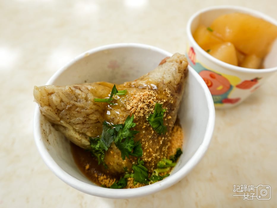 26 信義區銅板美食春來蚵仔麵線後山埤小吃大腸蚵仔綜合麵線碗粿肉粽.jpg