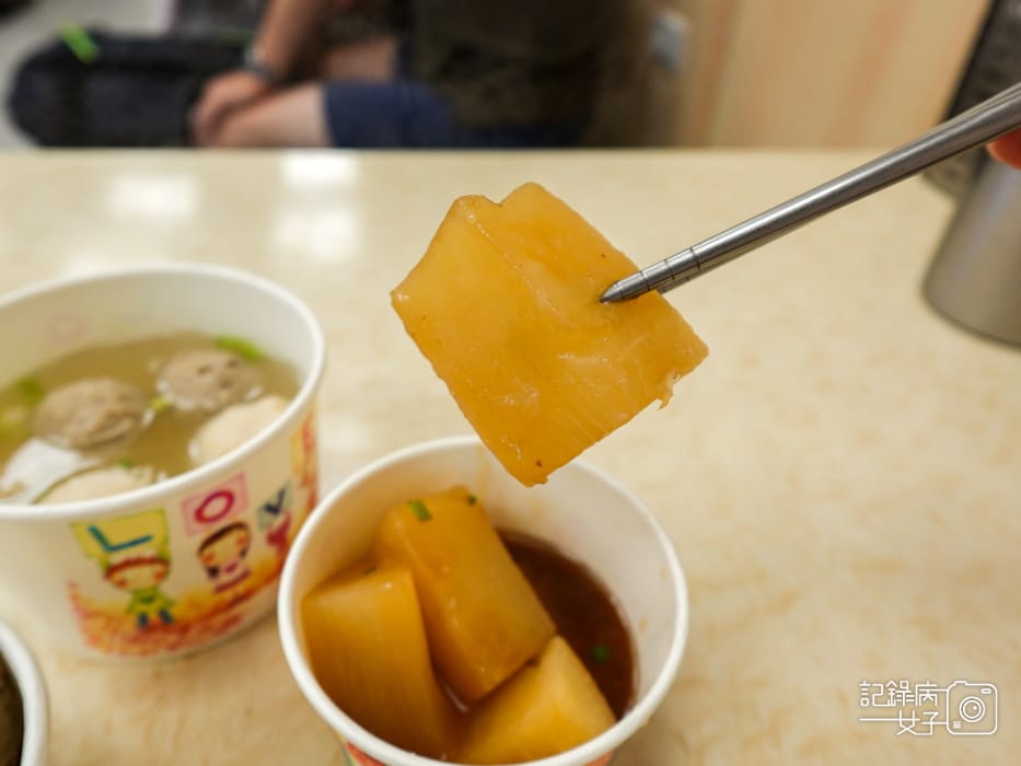 34 信義區銅板美食春來蚵仔麵線後山埤小吃大腸蚵仔綜合麵線碗粿肉粽.jpg