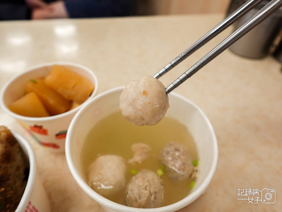 32 信義區銅板美食春來蚵仔麵線後山埤小吃大腸蚵仔綜合麵線碗粿肉粽.jpg