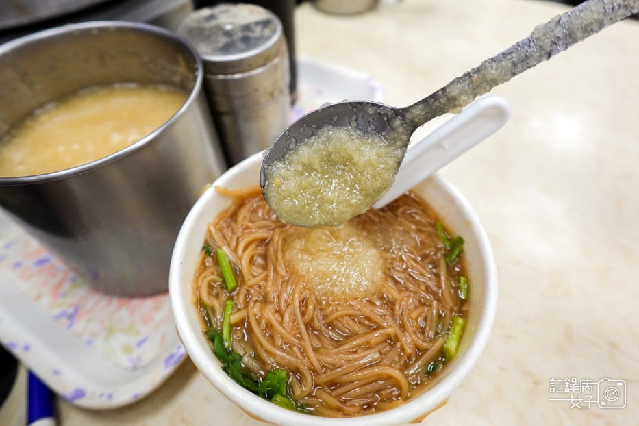 19 信義區銅板美食春來蚵仔麵線後山埤小吃大腸蚵仔綜合麵線碗粿肉粽.jpg