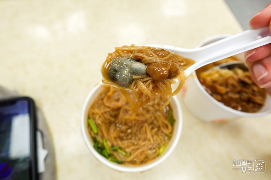 17 信義區銅板美食春來蚵仔麵線後山埤小吃大腸蚵仔綜合麵線碗粿肉粽.jpg